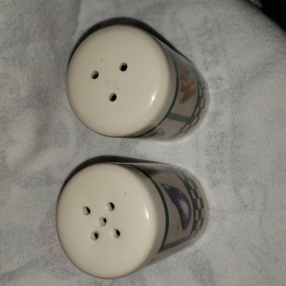 Salt & Pepper Shakers Vegetables & Green Checker Pattern Vintage Himark Ceramic - Picture 3 of 4
